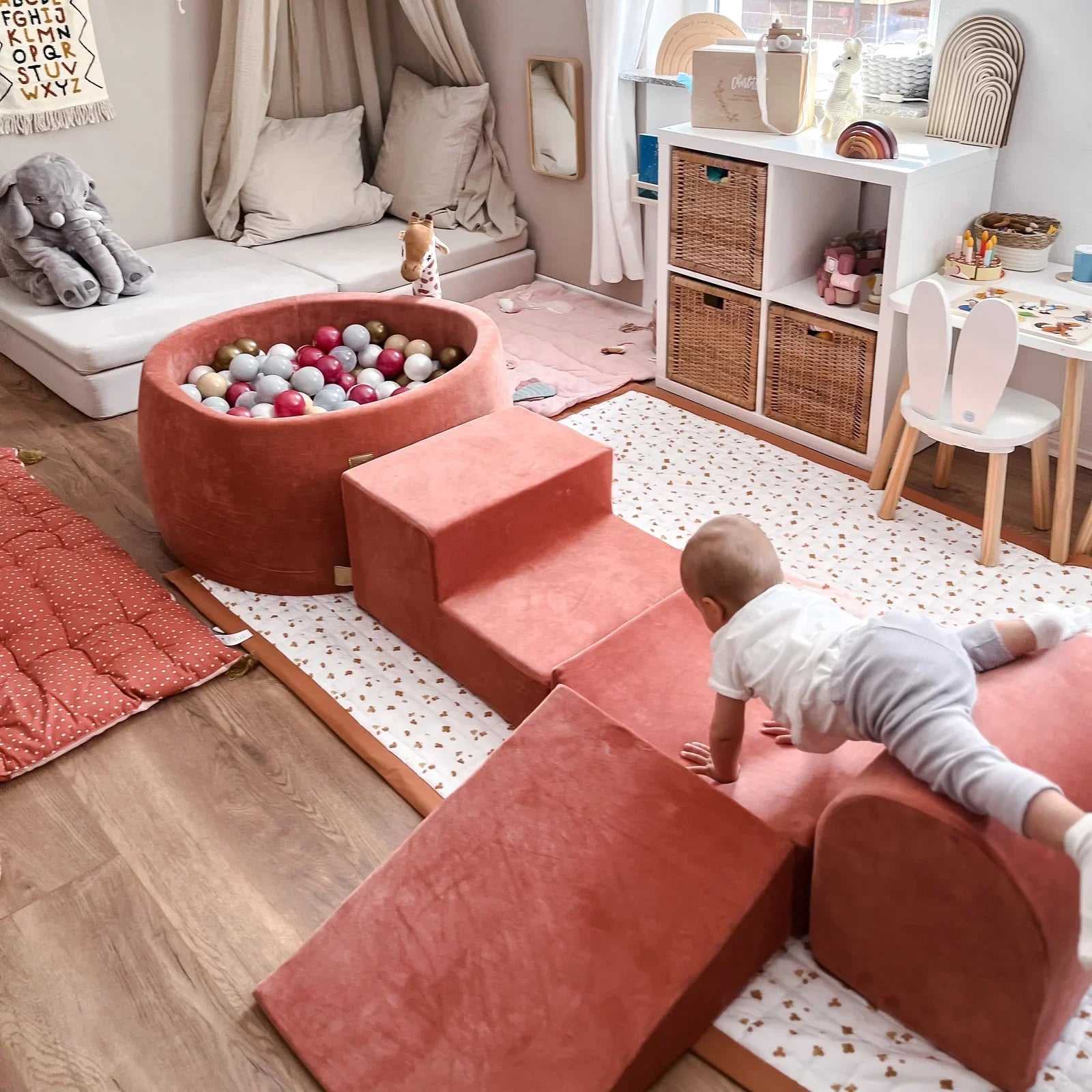 Jeux en mousse pour bébés : sécurité, motricité et imagination au quotidien