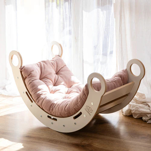 Chambre enfant scandinave : pourquoi le jouet à bascule en bois est un incontournable
