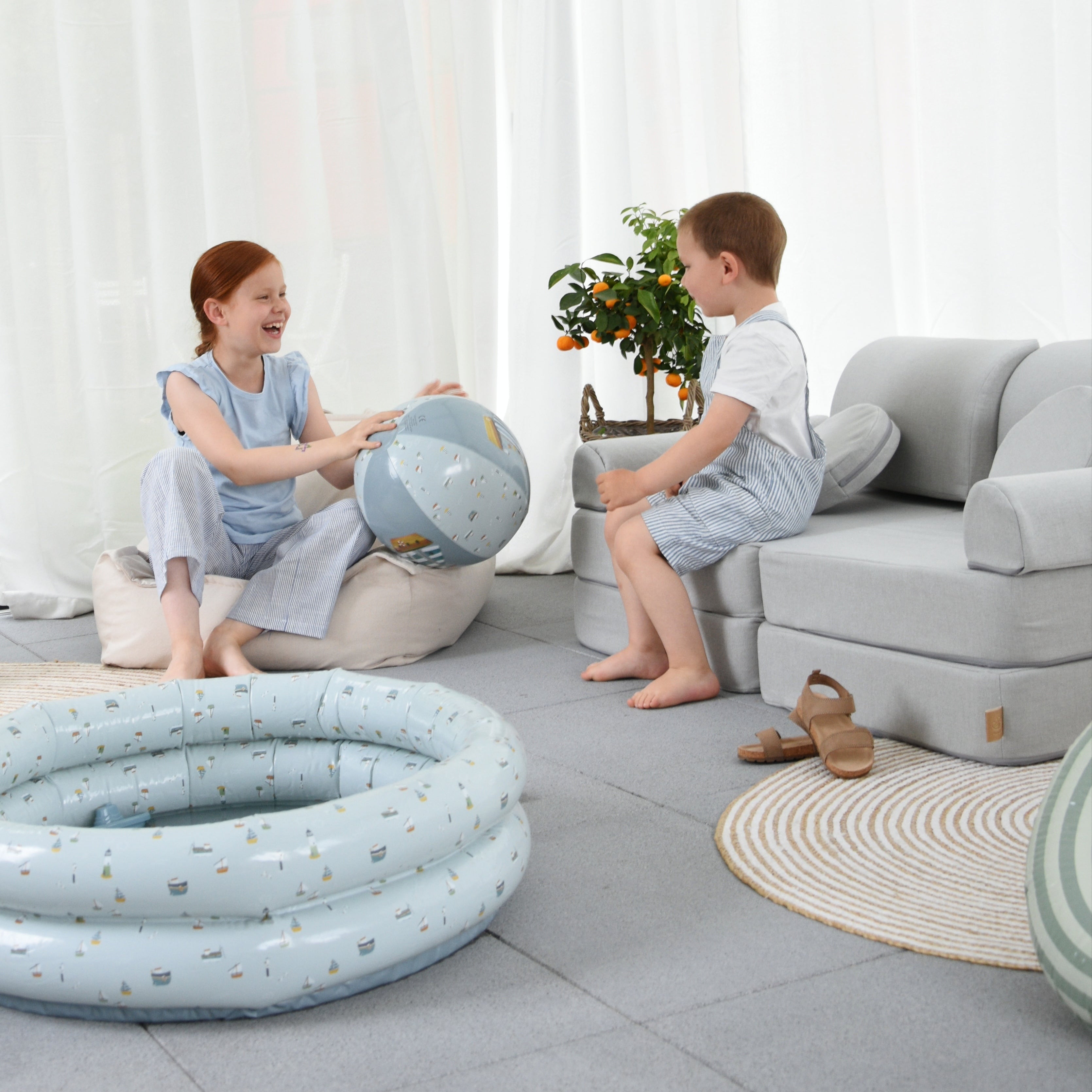 Pouf carré d'extérieur en toile déperlante et résistante aux UV Outzy