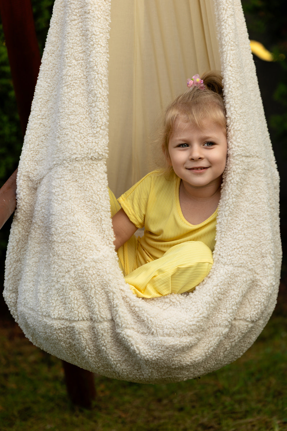 Balançoire Cocon d'intérieur, en peluche Bearly - Crème