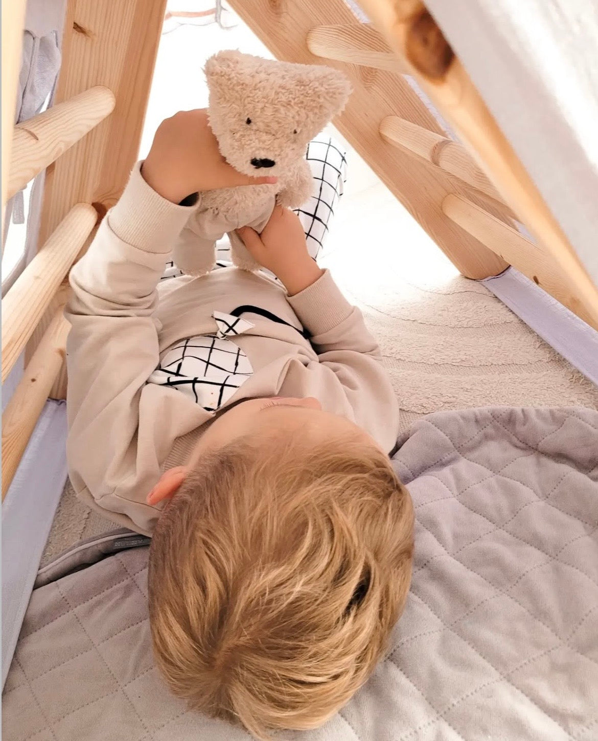 Triangle de Pikler en bois, avec option cabane