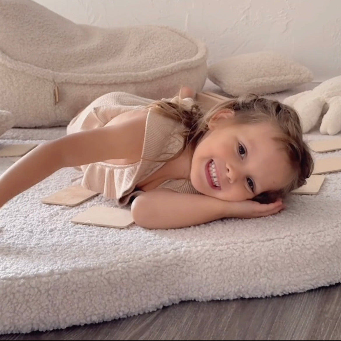 Tapis de jeu et d'éveil épais en peluche Bearly | Nuage