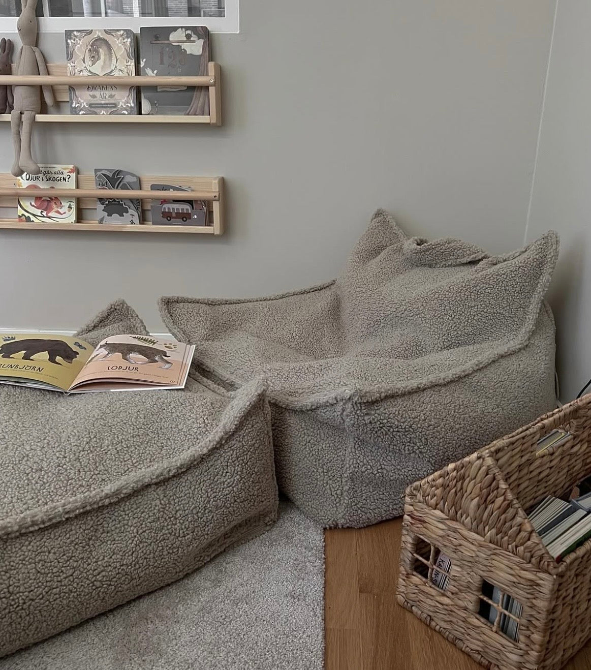 Coussin de sol carré en peluche Bearly