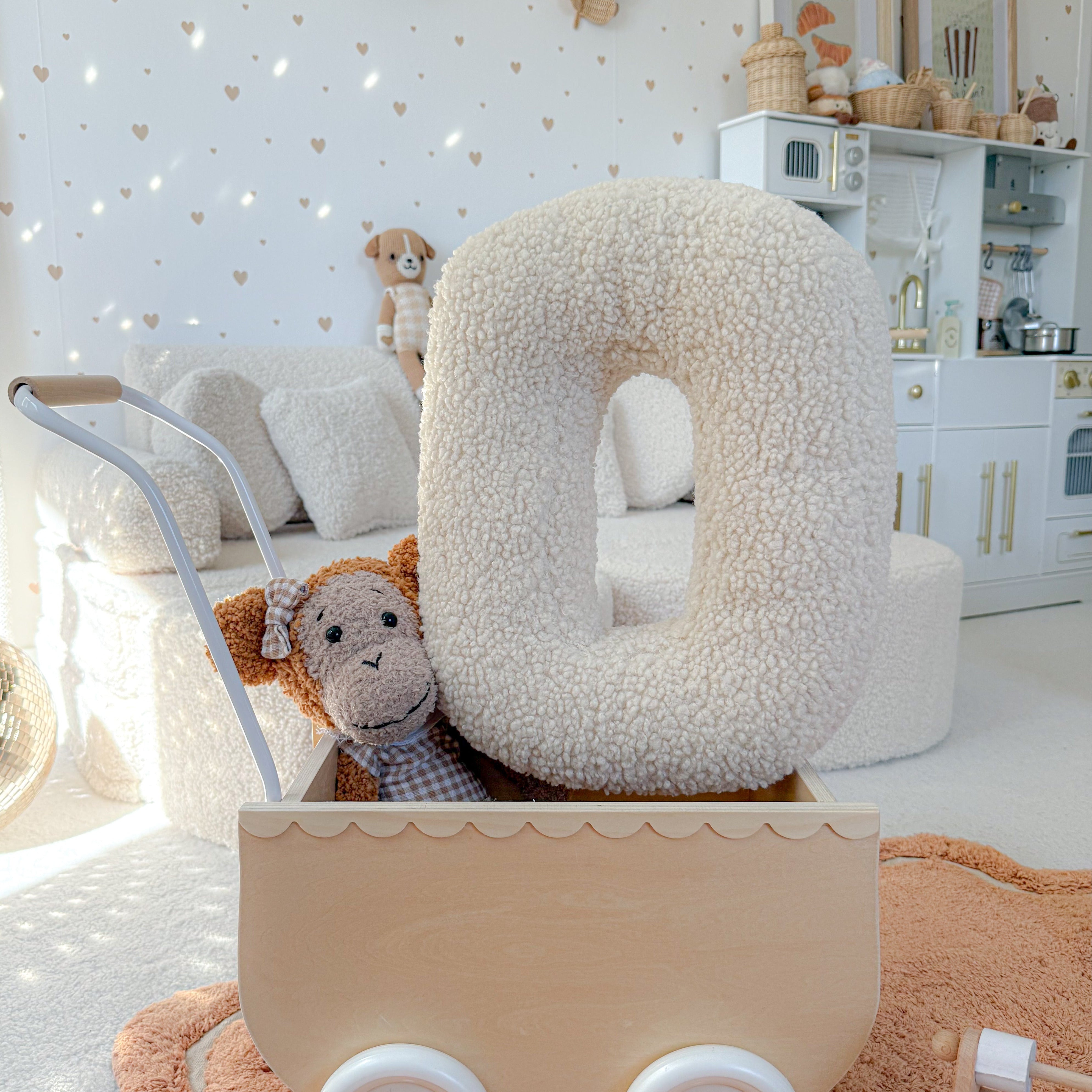 Coussin Alphabet en peluche Bearly – Crème | Lettre au choix