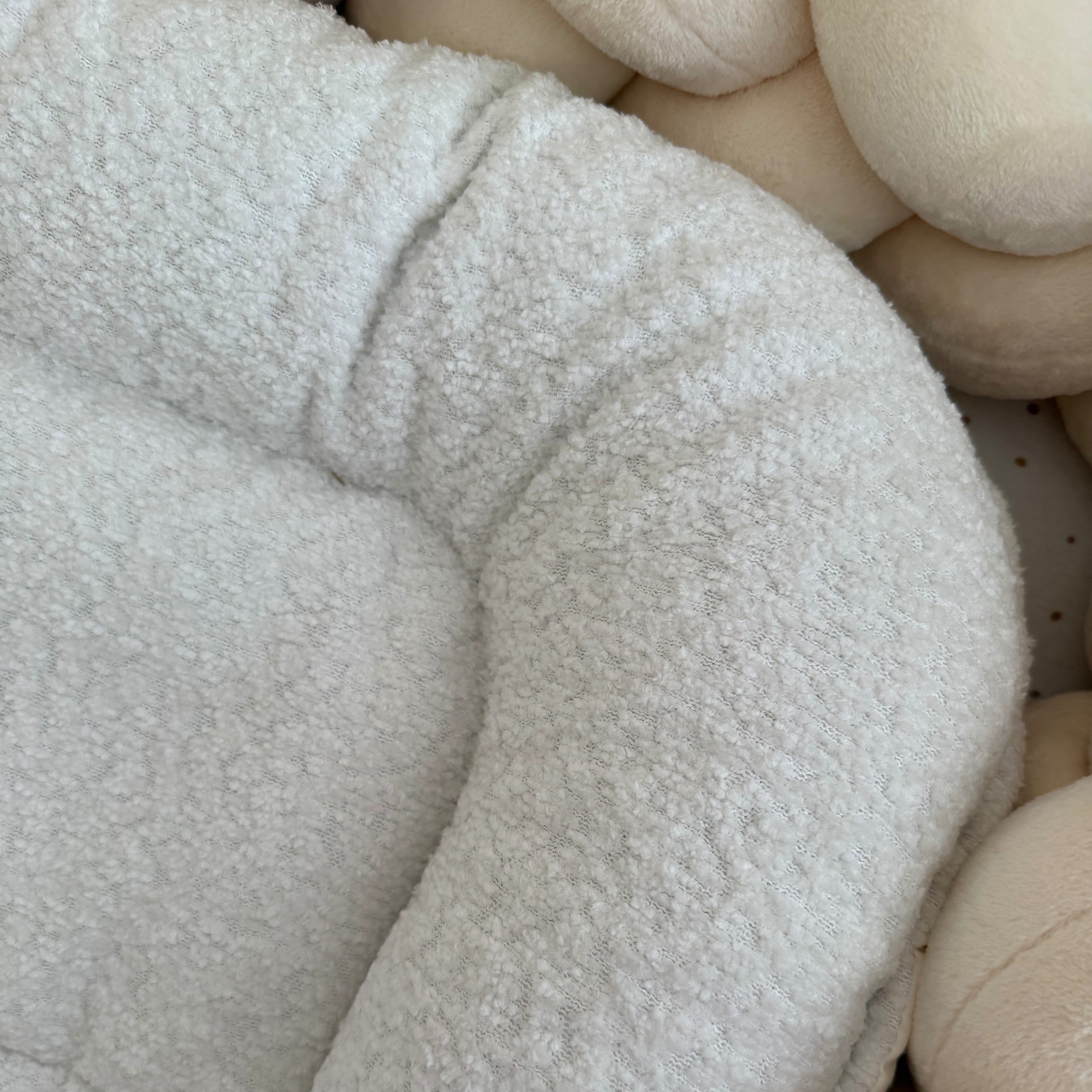 Nid d'ange, réducteur de lit pour bébé en tissu texturé bouclé
