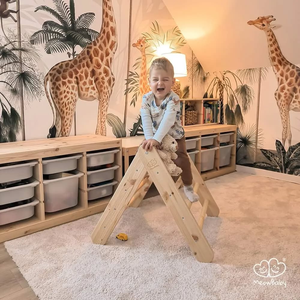 Triangle de Pikler en bois avec rampe