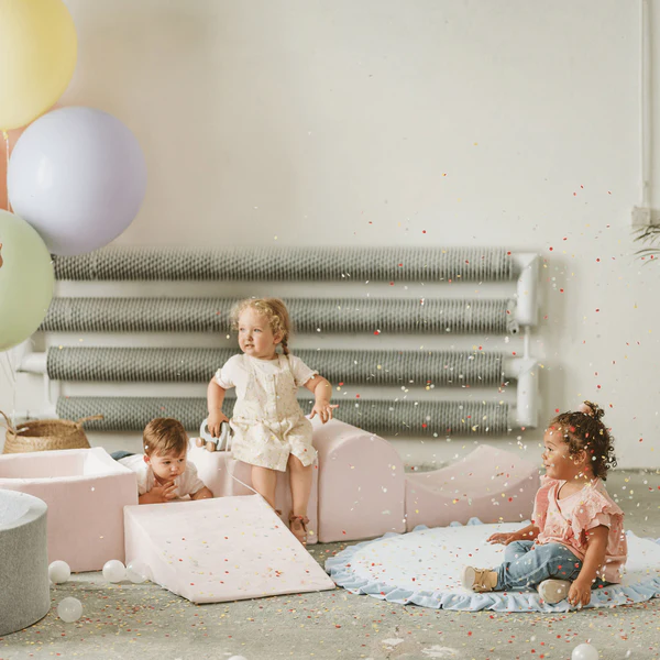 Parcours de motricité avec petite piscine à balles, en velours - Rose | Balles au choix