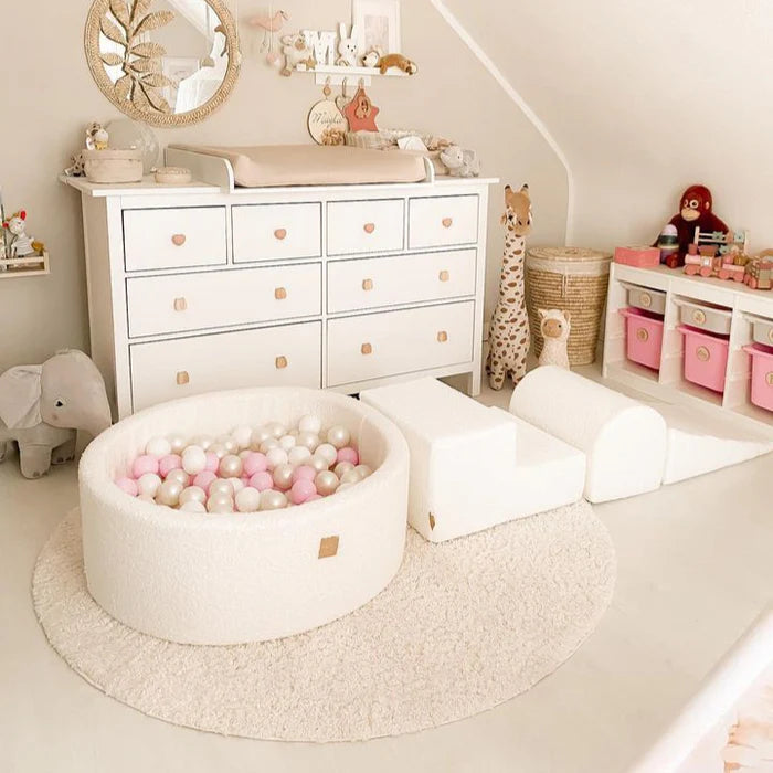 Parcours avec piscine à balles ronde 90x30 cm en bouclette, 200 balles - Blanc | Balles au choix