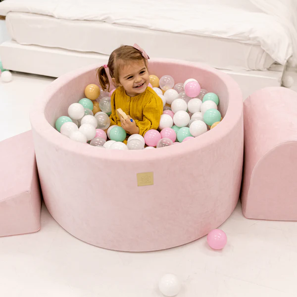 Parcours 3 pièces avec piscine à balles ronde 90x30 cm en velours, 200 balles - Rose | Balles au choix