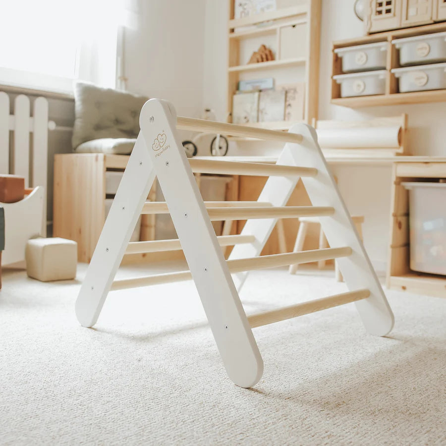 Triangle de Pikler en bois, avec option cabane
