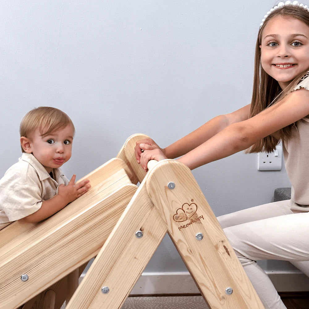 Triangle de Pikler en bois, avec option cabane