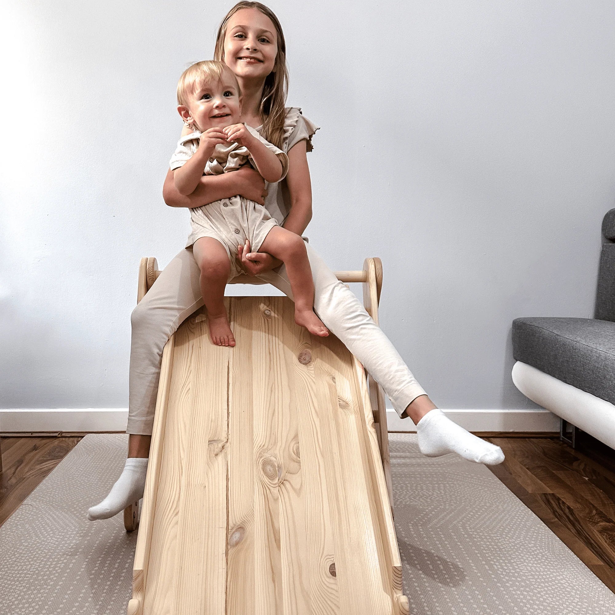 Triangle de Pikler en bois avec rampe