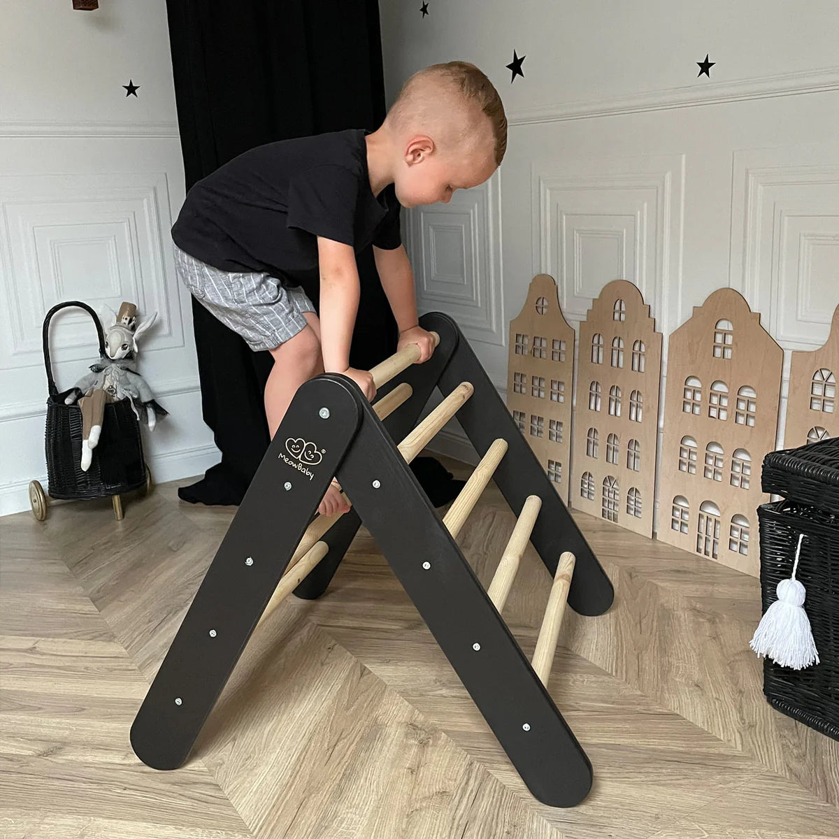 Triangle de Pikler en bois, avec option cabane