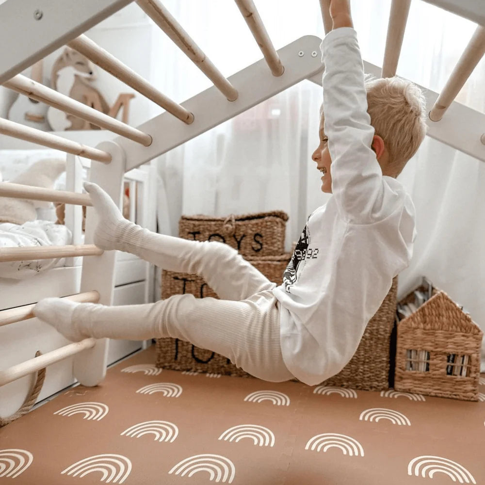 Triangle de Pikler XL ou double en bois, évolutif en cabane, avec option tente