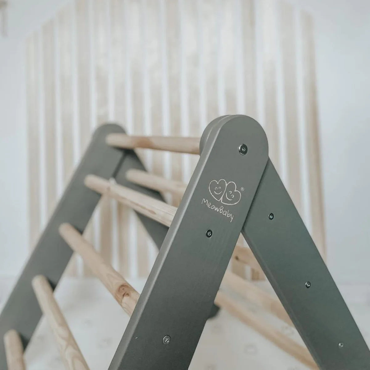 Triangle de Pikler en bois, avec option cabane