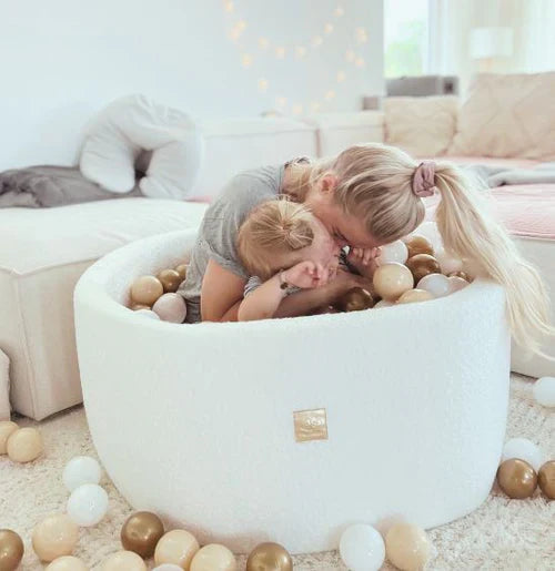 Idée cadeau 1 an : offrez un set piscine à balles personnalisé MeowBaby®