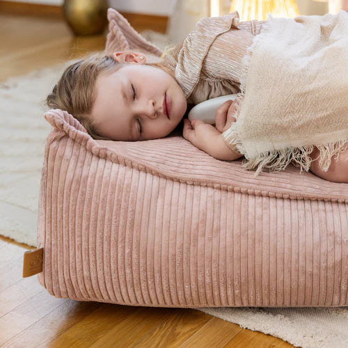 Créer une chambre enfant cosy avec l’esprit hygge : le pouvoir des poufs Sako et en velours côtelé