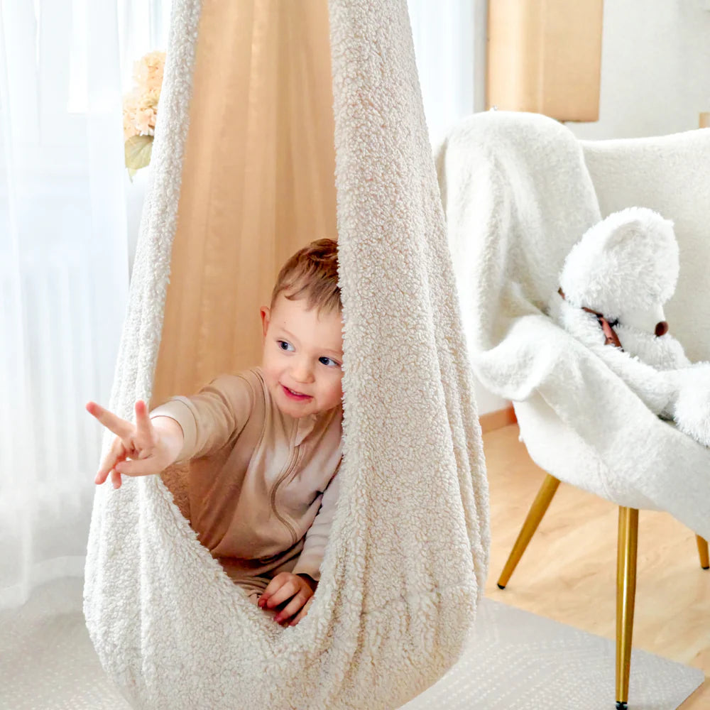 Balançoire Cocon d'intérieur, en peluche Bearly - Crème