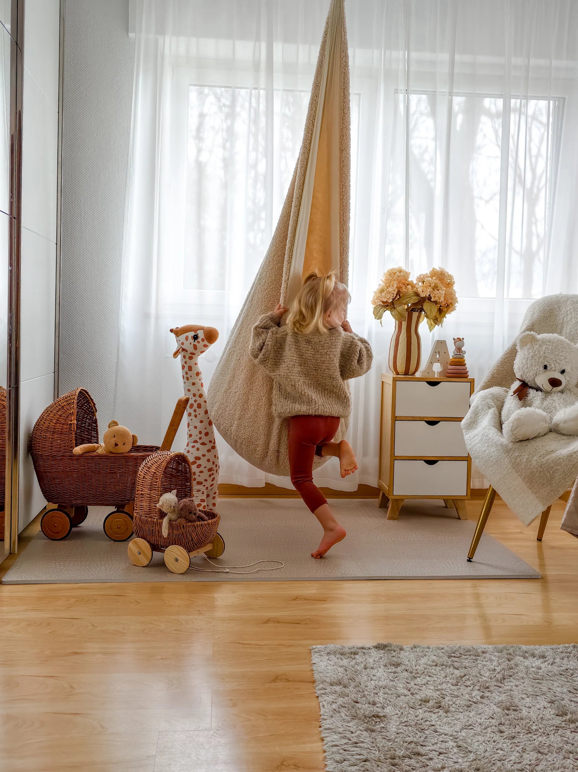 Balançoire Cocon d'intérieur, en peluche Bearly - Crème