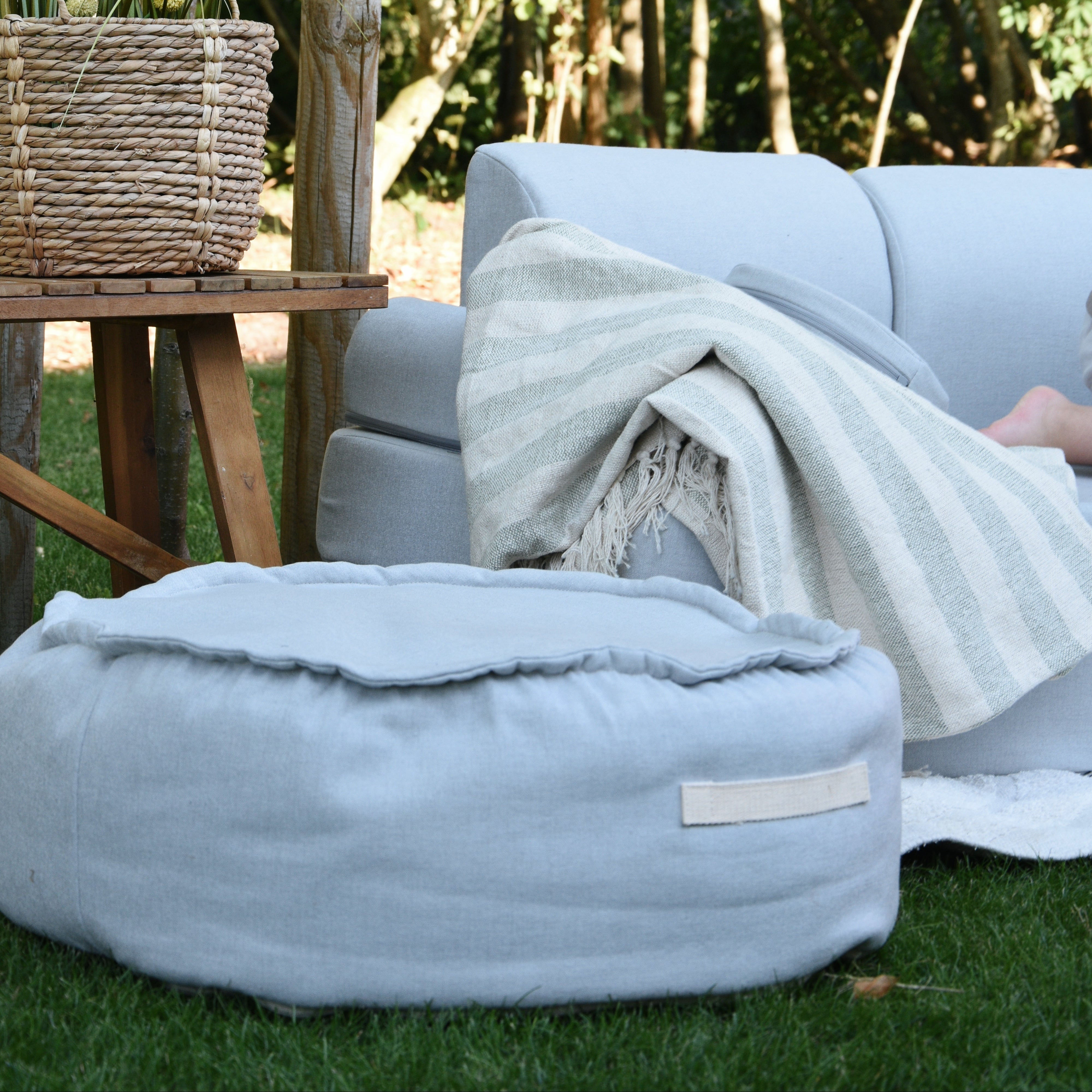 Coussin de sol rond d'extérieur en toile déperlante et résistante aux UV Outzy