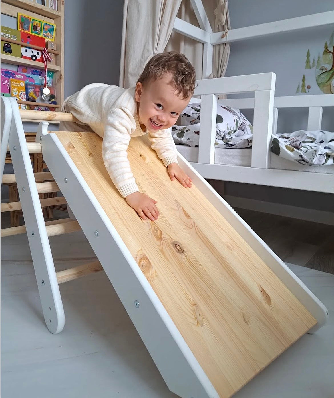 Triangle de Pikler en bois avec rampe