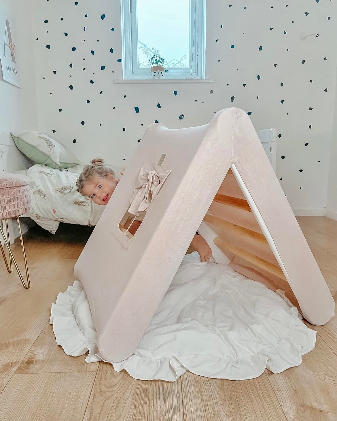 Triangle de Pikler en bois, avec option cabane