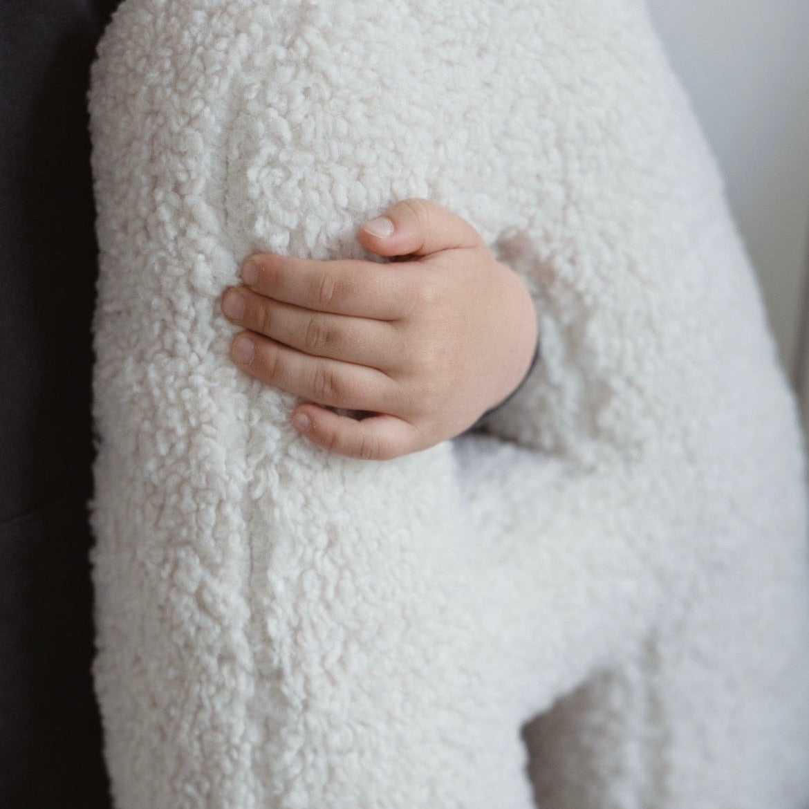 Grand coussin Alphabet en peluche Bearly – Blanc cassé | Lettre au choix