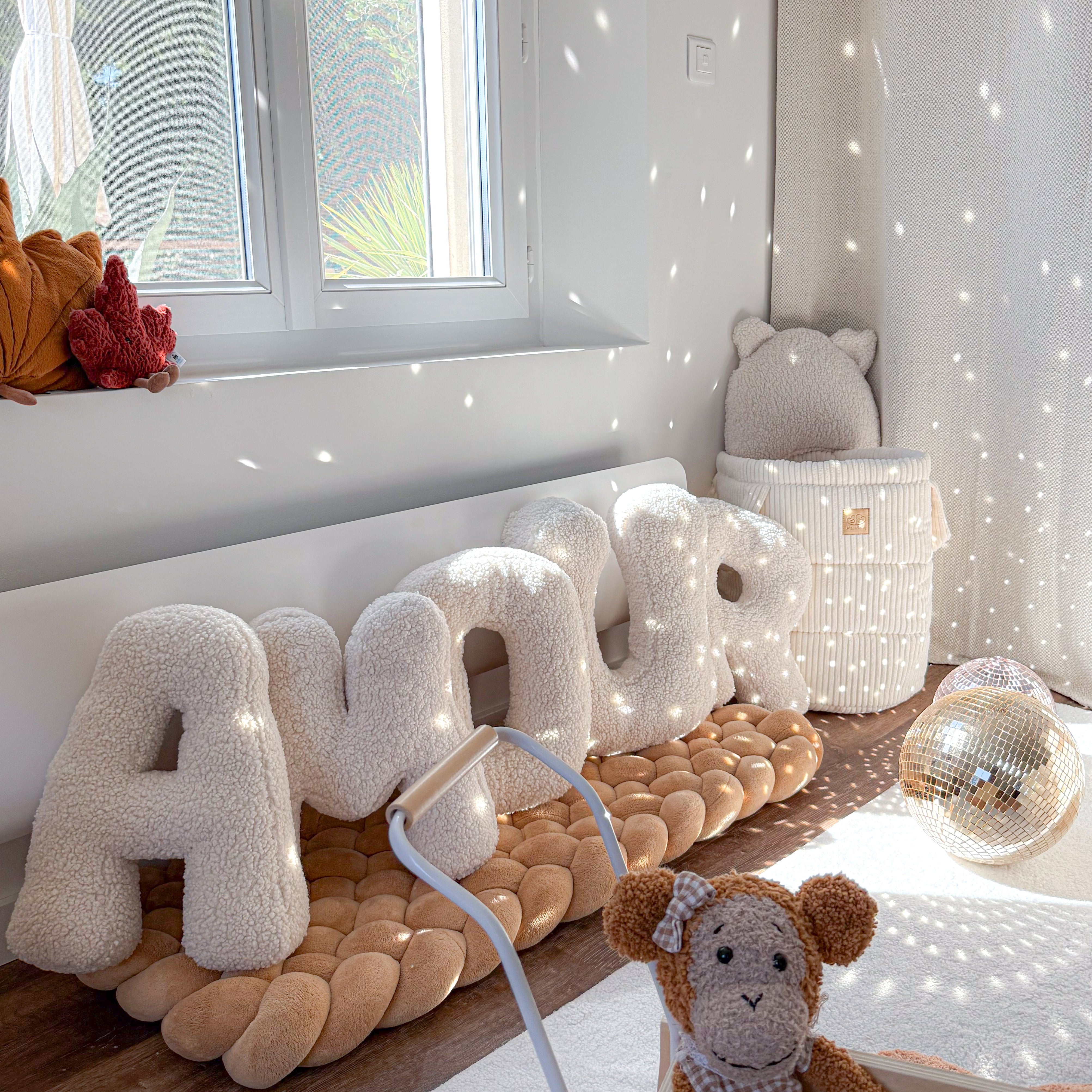 Coussin Alphabet en peluche Bearly – Crème | Lettre au choix