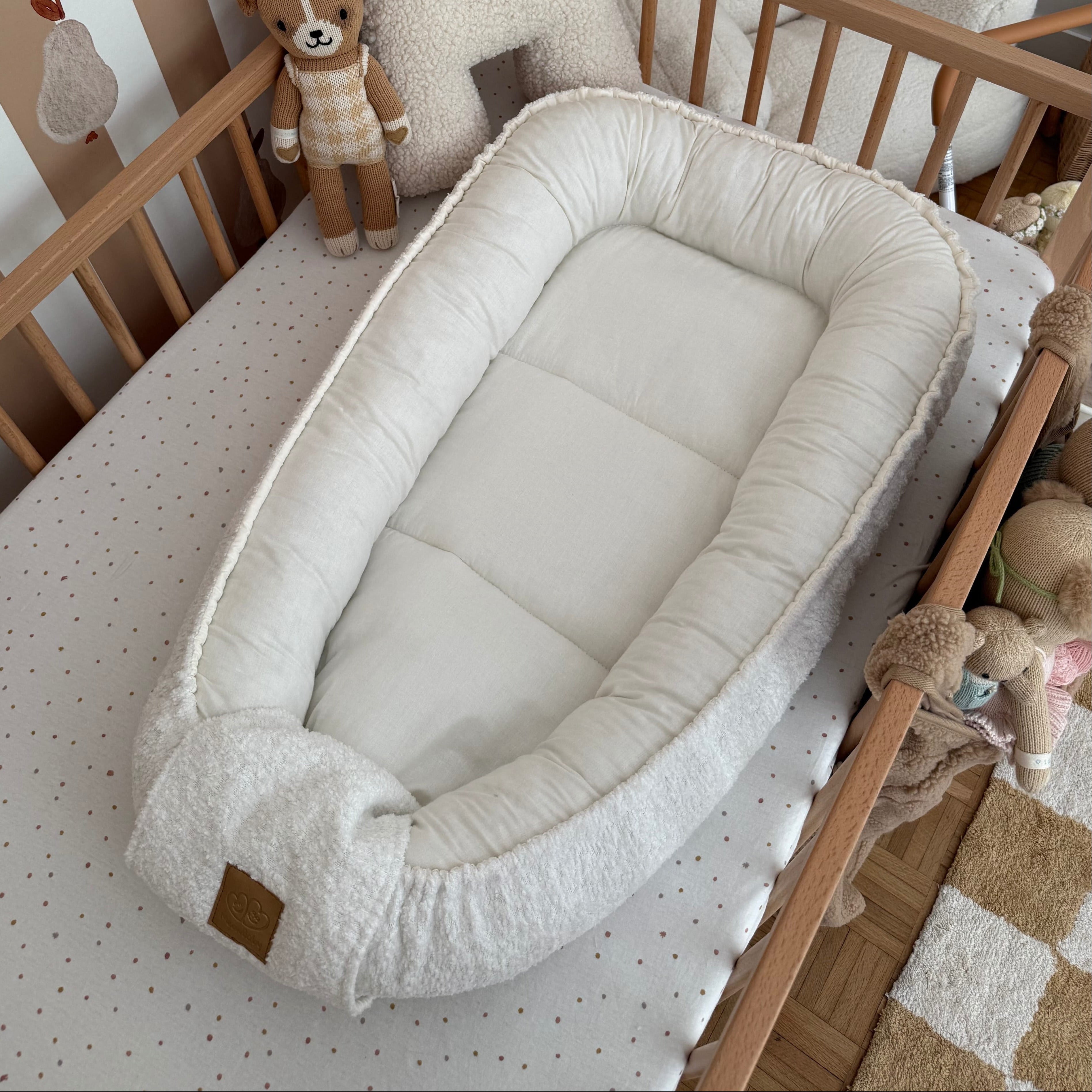 Nid d'ange, réducteur de lit pour bébé en tissu texturé bouclé