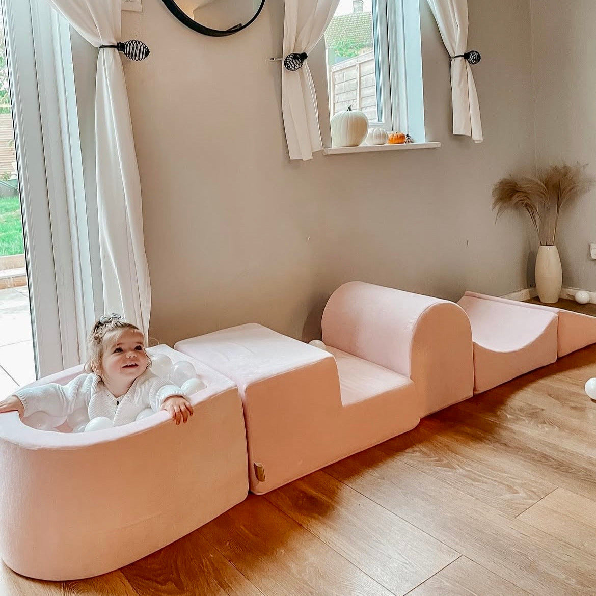 Parcours de motricité avec petite piscine à balles, en velours - Rose | Balles au choix