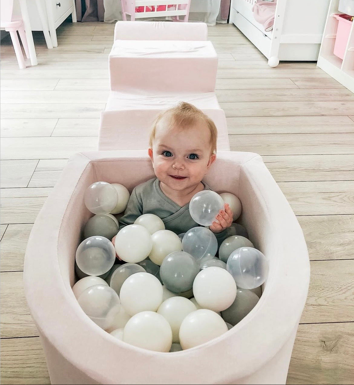 Parcours de motricité avec petite piscine à balles, en velours - Rose | Balles au choix
