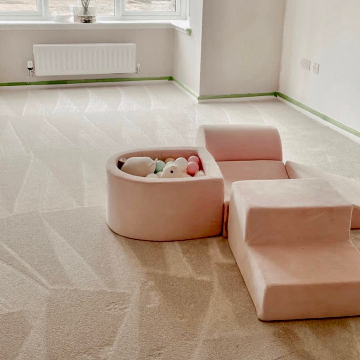 Parcours de motricité avec petite piscine à balles, en velours - Rose | Balles au choix