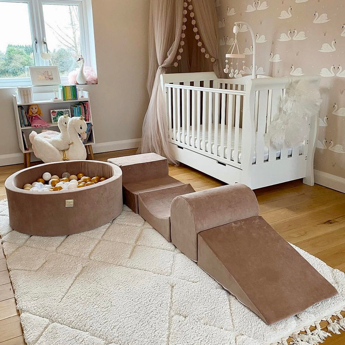 Parcours avec piscine à balles ronde 90x30 cm en velours, 200 balles - Marron glacé | Balles au choix