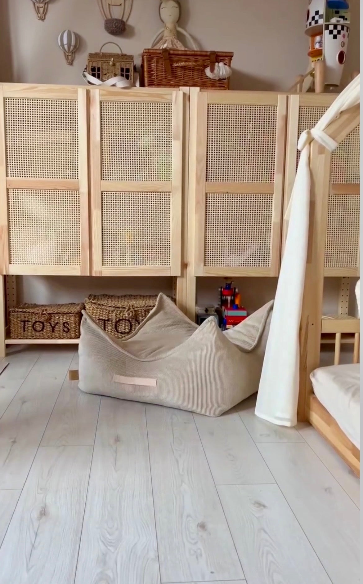 Coussin de sol carré en velours Corduroy à fines côtes Slimcord