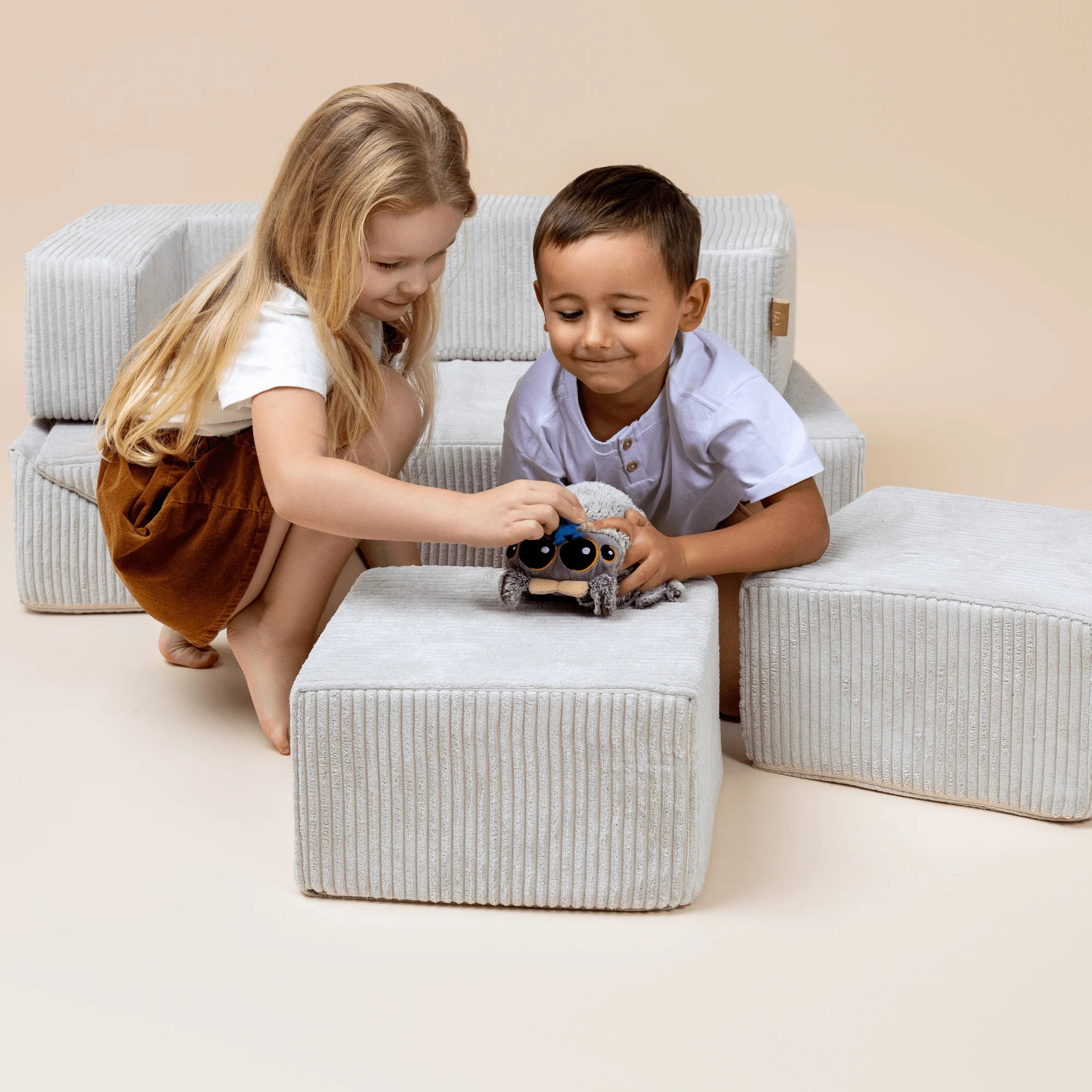 Canapé de jeu modulable Brick 100cm en velours Corduroy à larges côtes Aesthetic | 6 Pièces