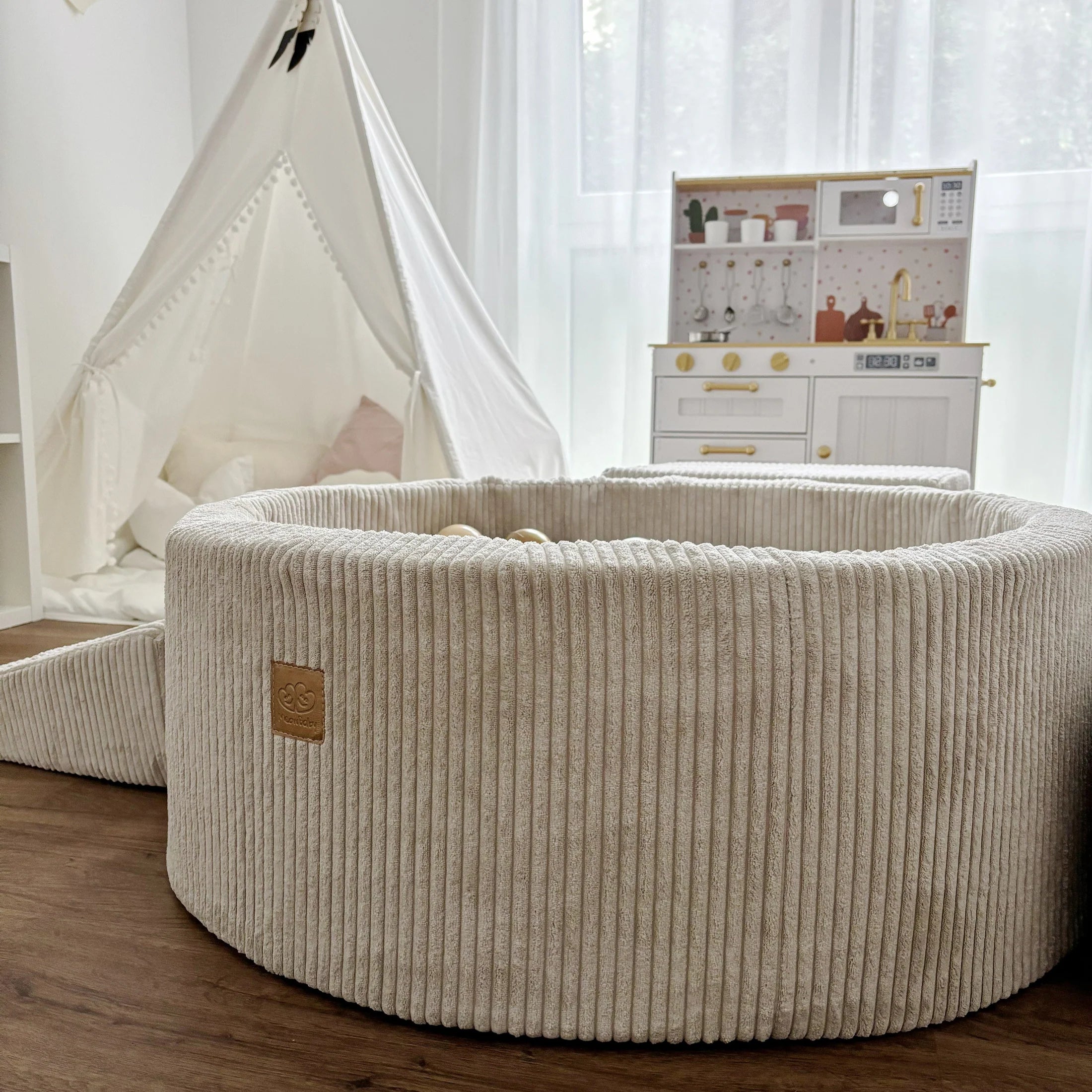 Parcours avec piscine à balles ronde 90x30 cm en velours Corduroy à larges côtes Aesthetic, 200 balles - Écru | Balles au choix